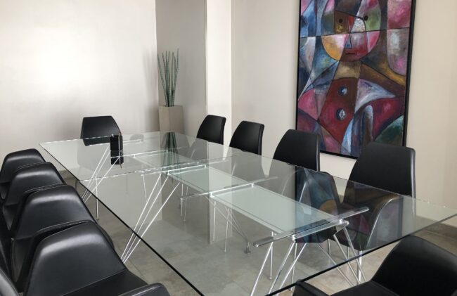actas notariales en Valencia - mesa de sala
