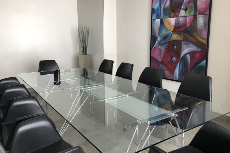 actas notariales en Valencia - mesa de sala