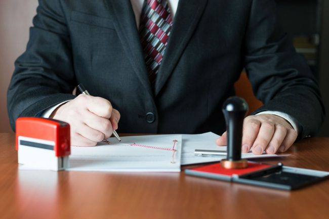 notarios en el centro de Valencia - sello y firma