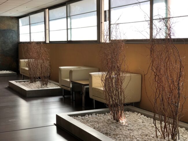 notaría en Valencia - sillones blancos