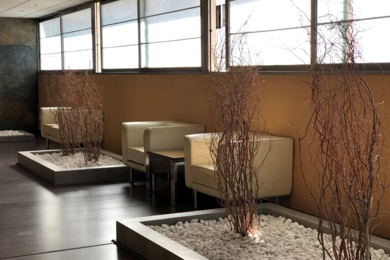 notaría en Valencia - sillones blancos