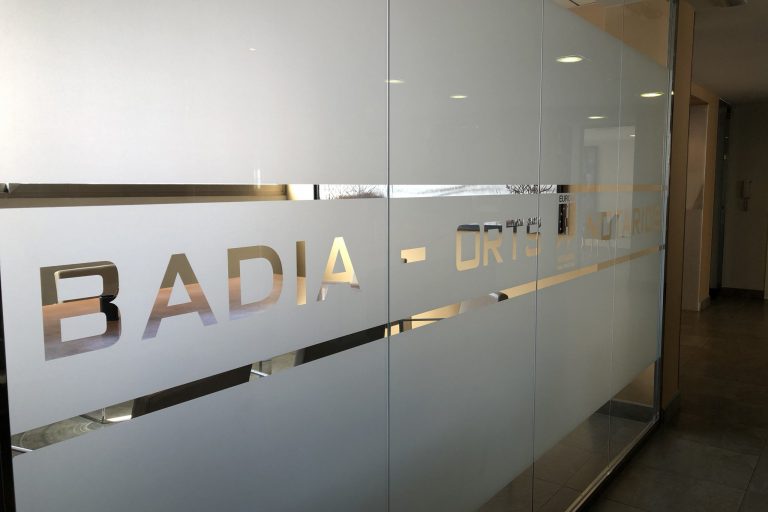 notaría en Valencia - Vidriera