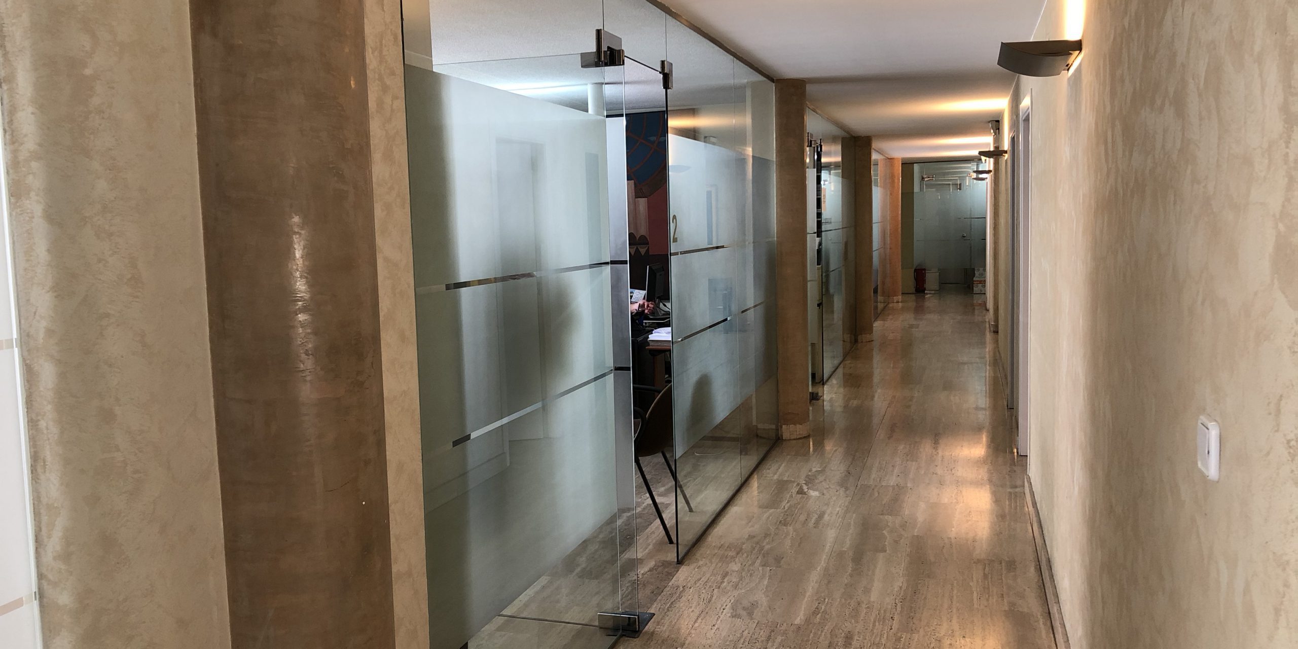 solicitar hipoteca ante un notario en Valencia - pasillo