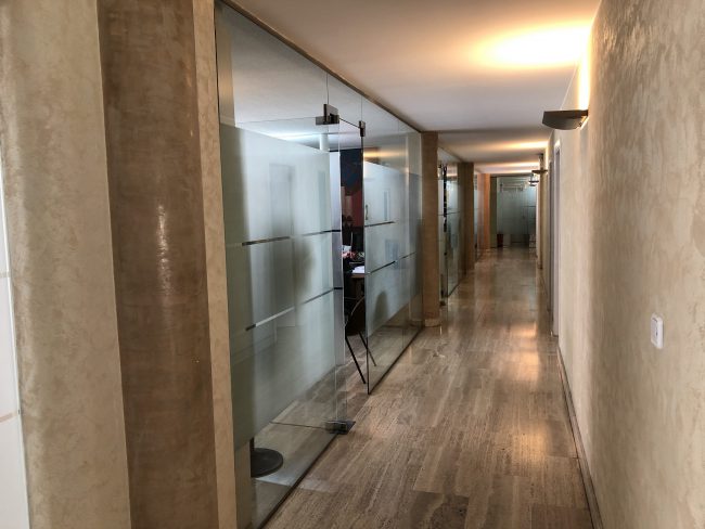 solicitar hipoteca ante un notario en Valencia - pasillo