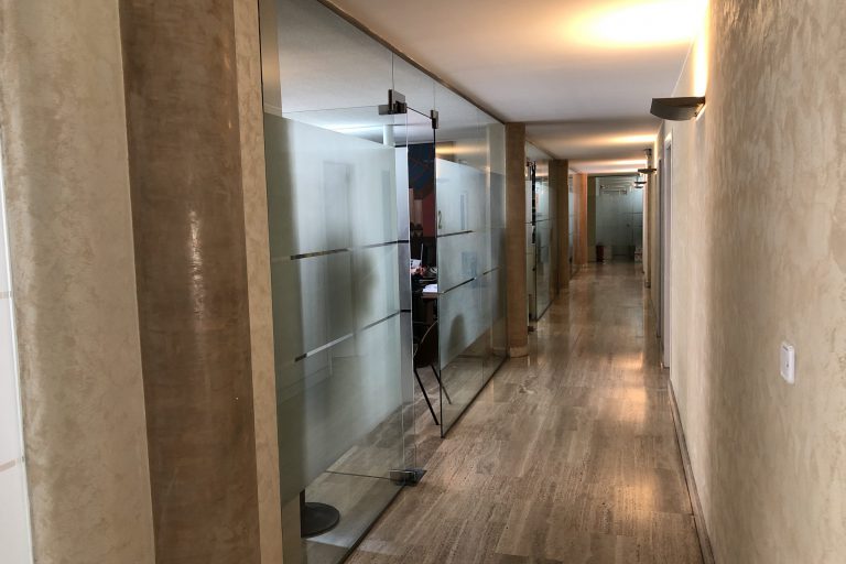 solicitar hipoteca ante un notario en Valencia - pasillo