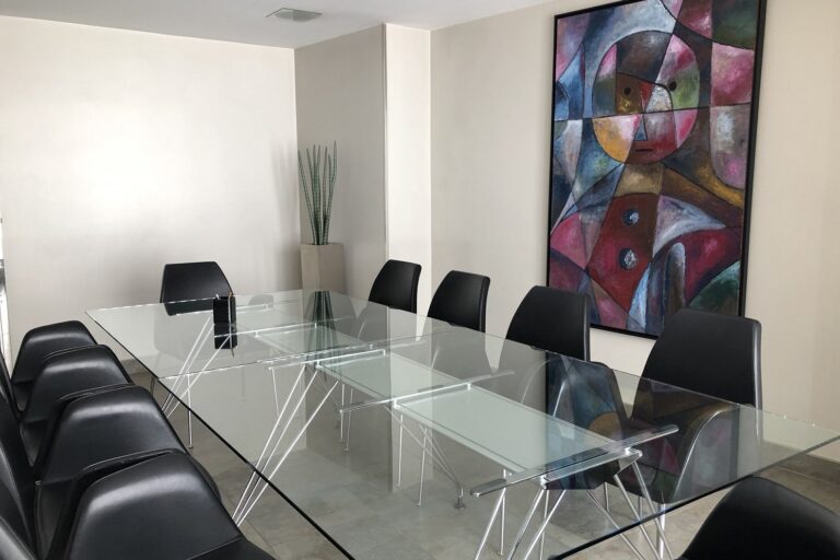 notarios en Calle Colón - sala de reuniones