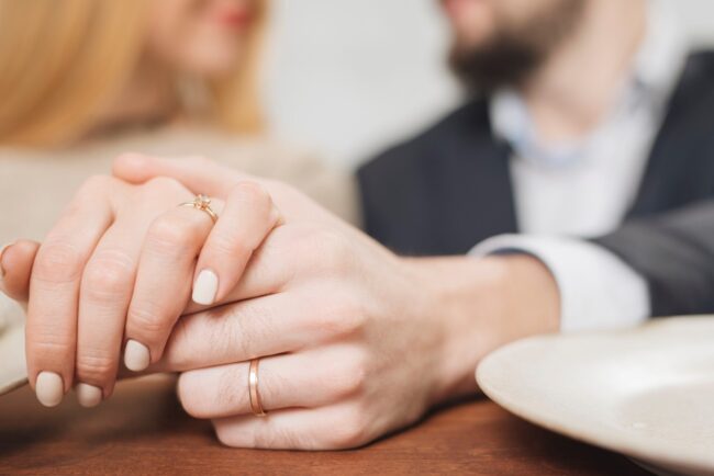 boda ante notario en Valencia – manos boda ante notario en Valencia - manos