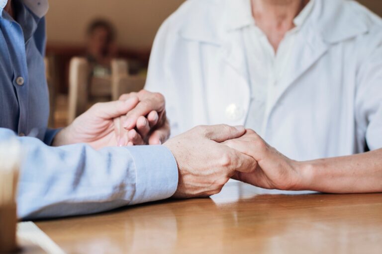 cuánto cuesta hacer testamento en Valencia - ancianos