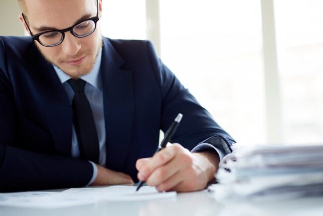 Honorarios notario para herencia en Valencia - firmar