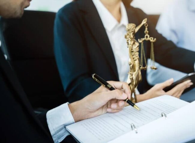 Notaría abierta por las tardes en Valencia - Traje