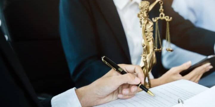 Notaría abierta por las tardes en Valencia – Traje Notaría abierta por las tardes en Valencia - Traje